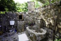 Foto kamar mandi batu alam